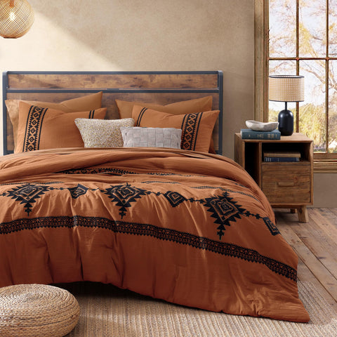 MaiRêve vacuum-packed comforter during unboxing showing quick fluff restoration