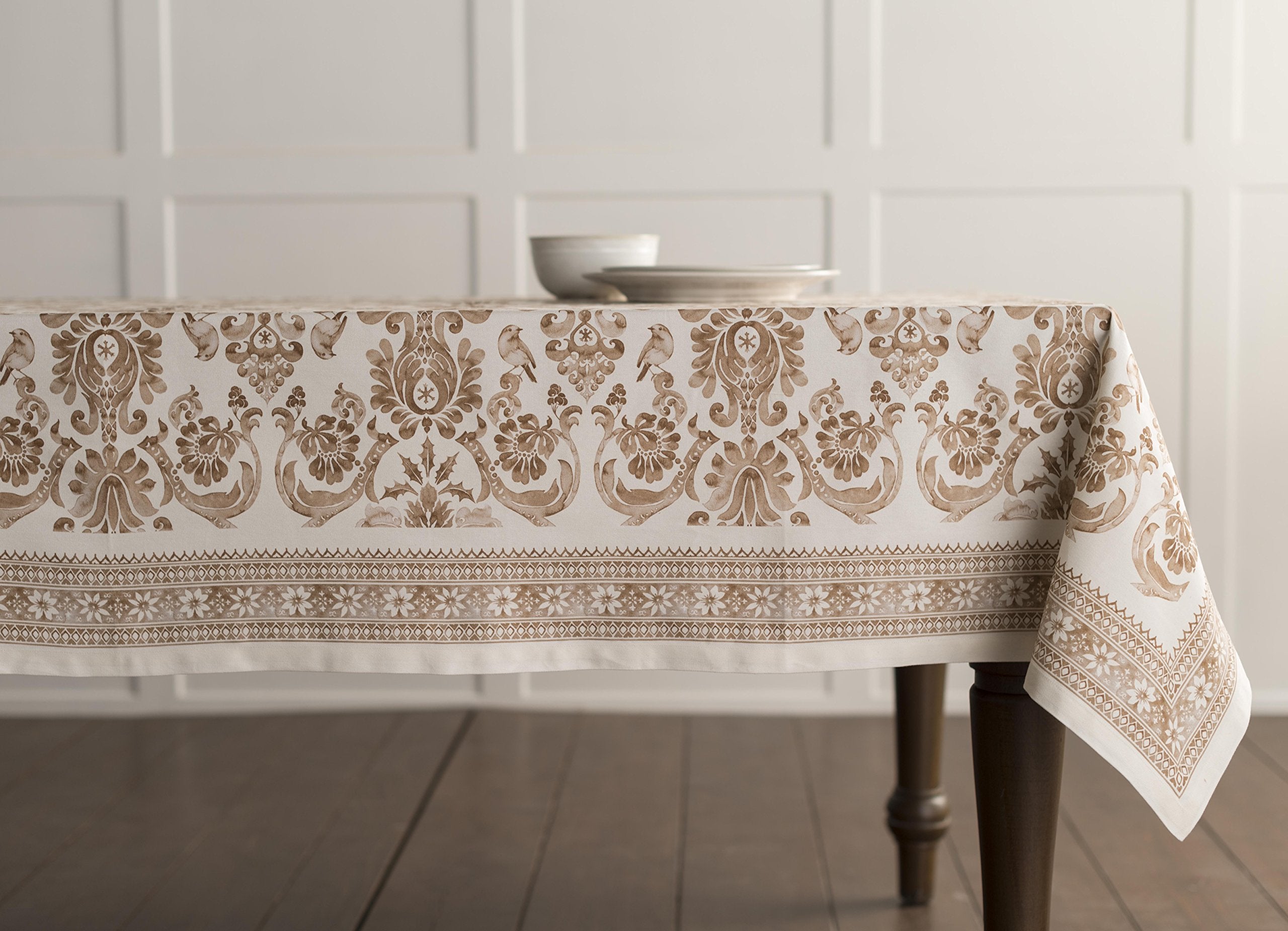 Maison d' Hermine holiday setup on dining table demonstrating seasonal styling ease