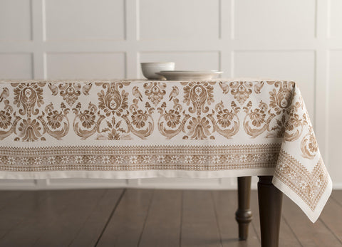 Maison d' Hermine holiday setup on dining table demonstrating seasonal styling ease