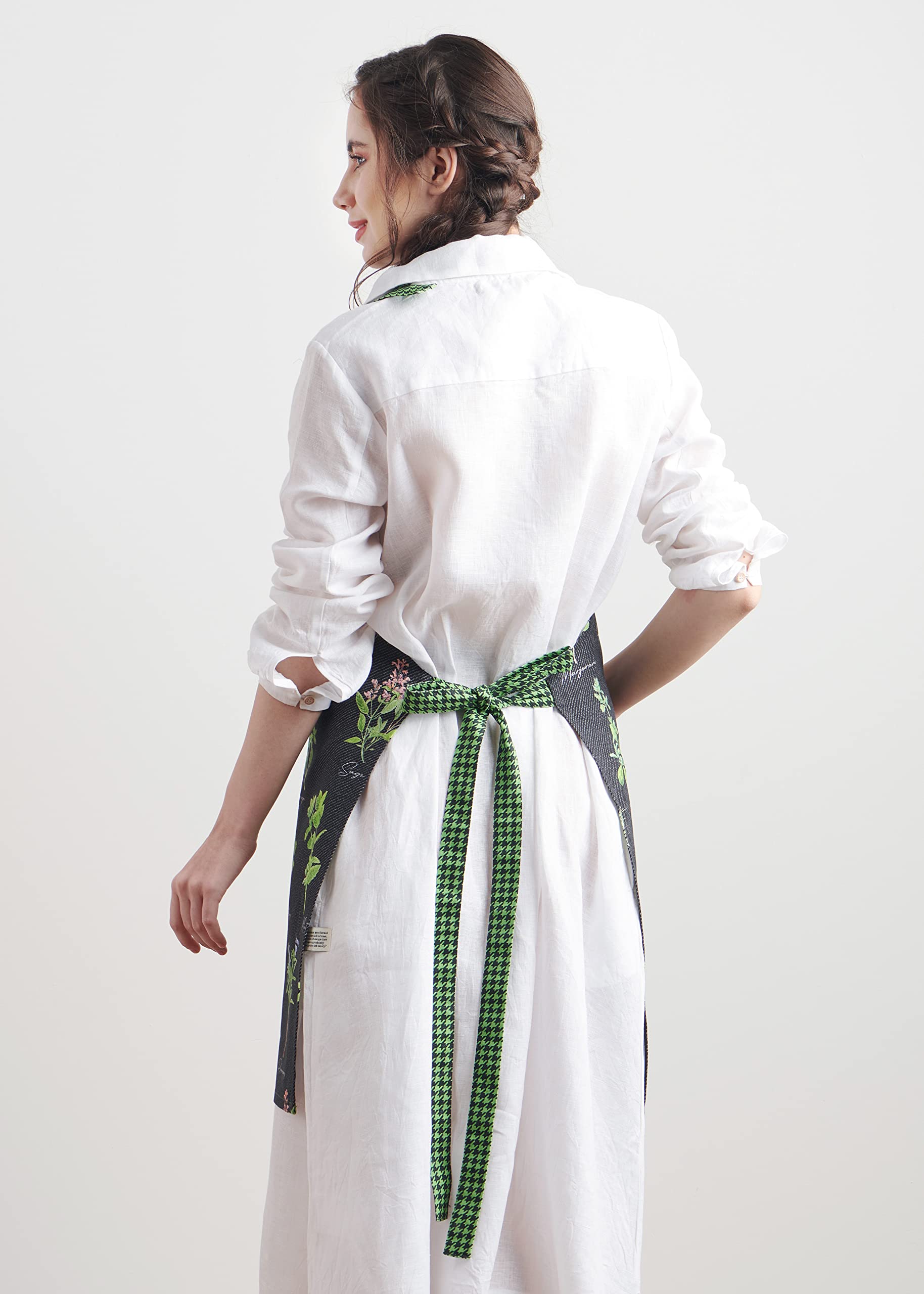 Maison d' Hermine folded apron ready for storage highlighting easy care and travel convenience