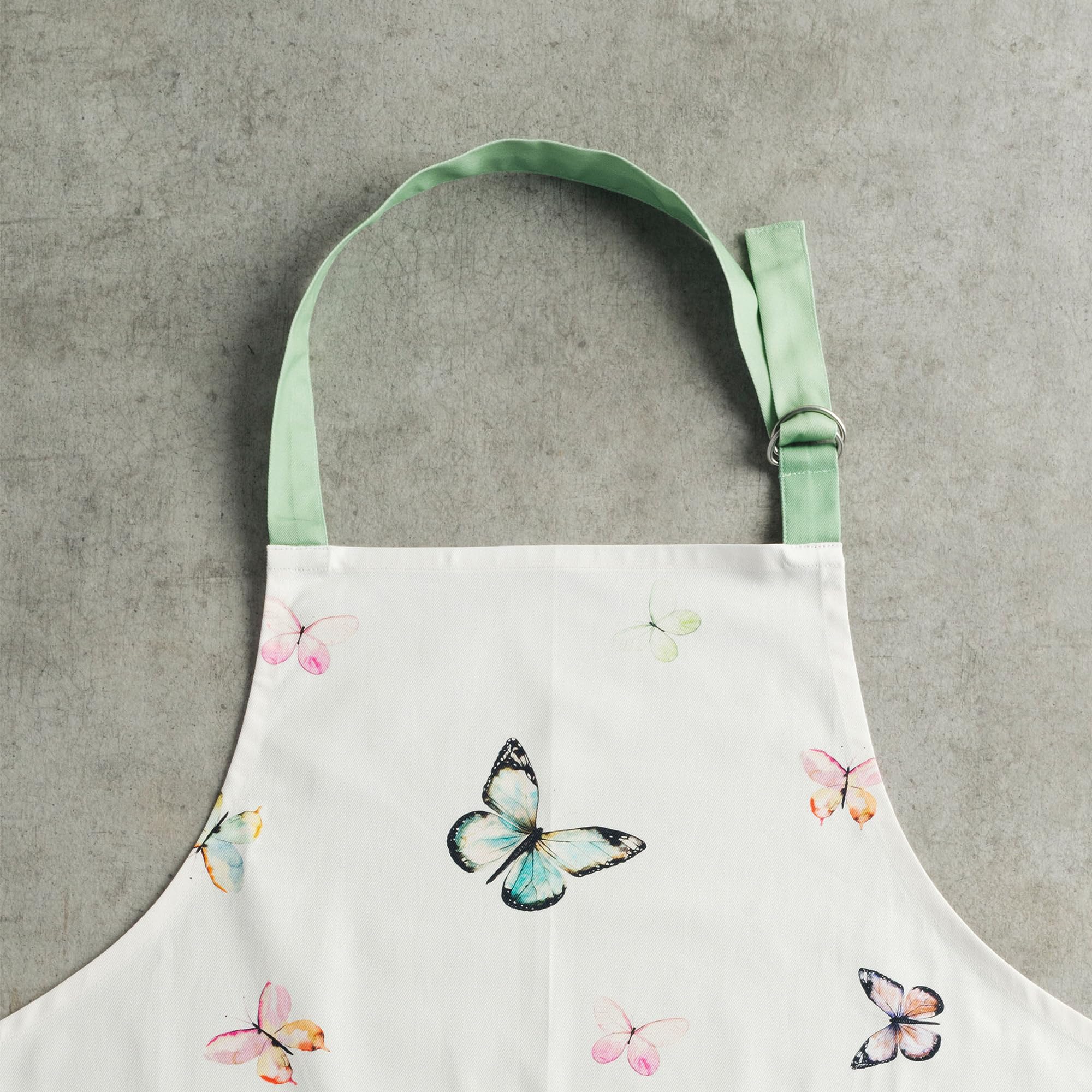 Maison d' Hermine apron packaged with label highlighting quality craftsmanship