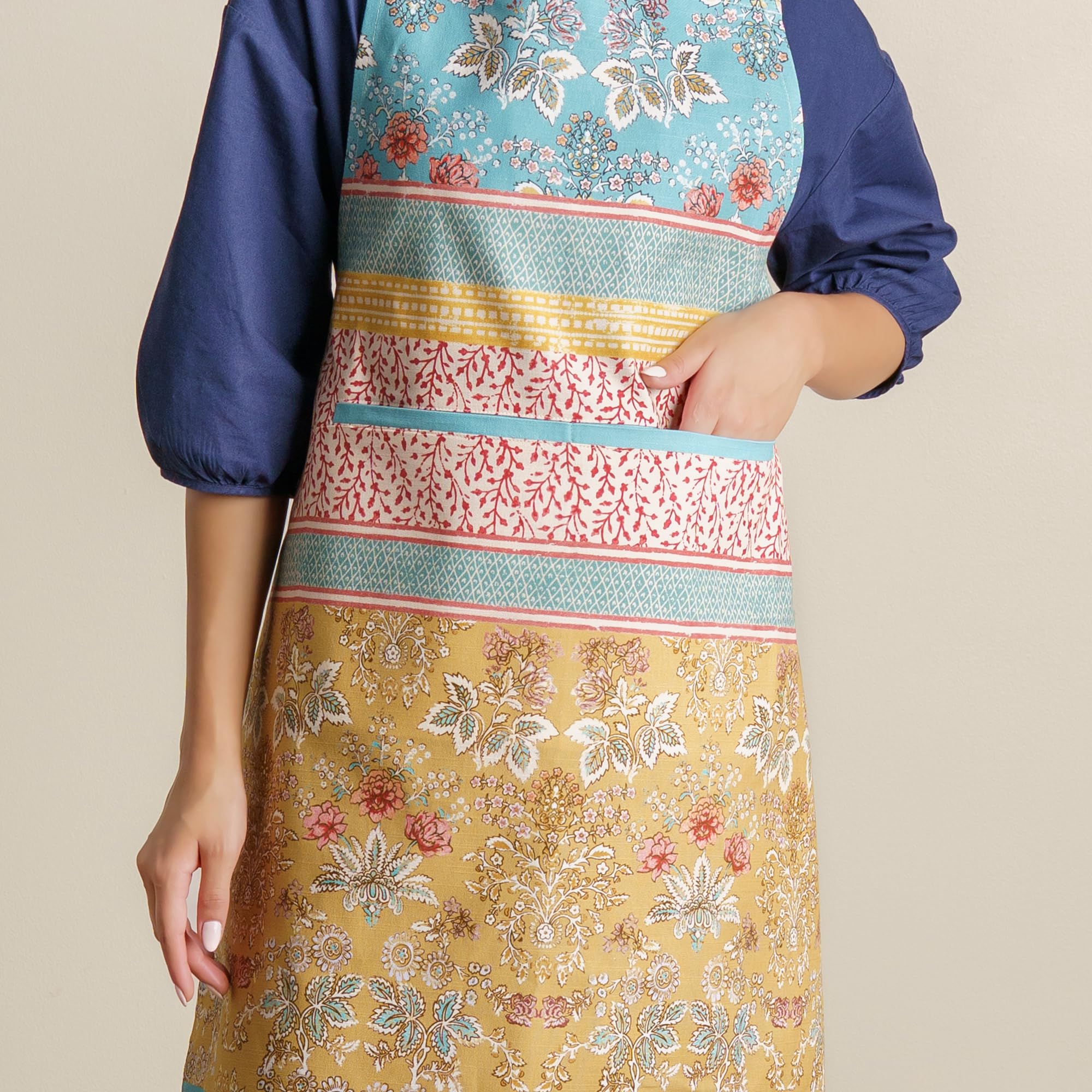 Maison d' Hermine apron on mannequin for size comparison and coverage clarity