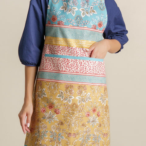 Maison d' Hermine apron on mannequin for size comparison and coverage clarity