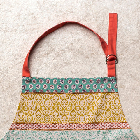 Maison d' Hermine apron beside utensils to show real-world size