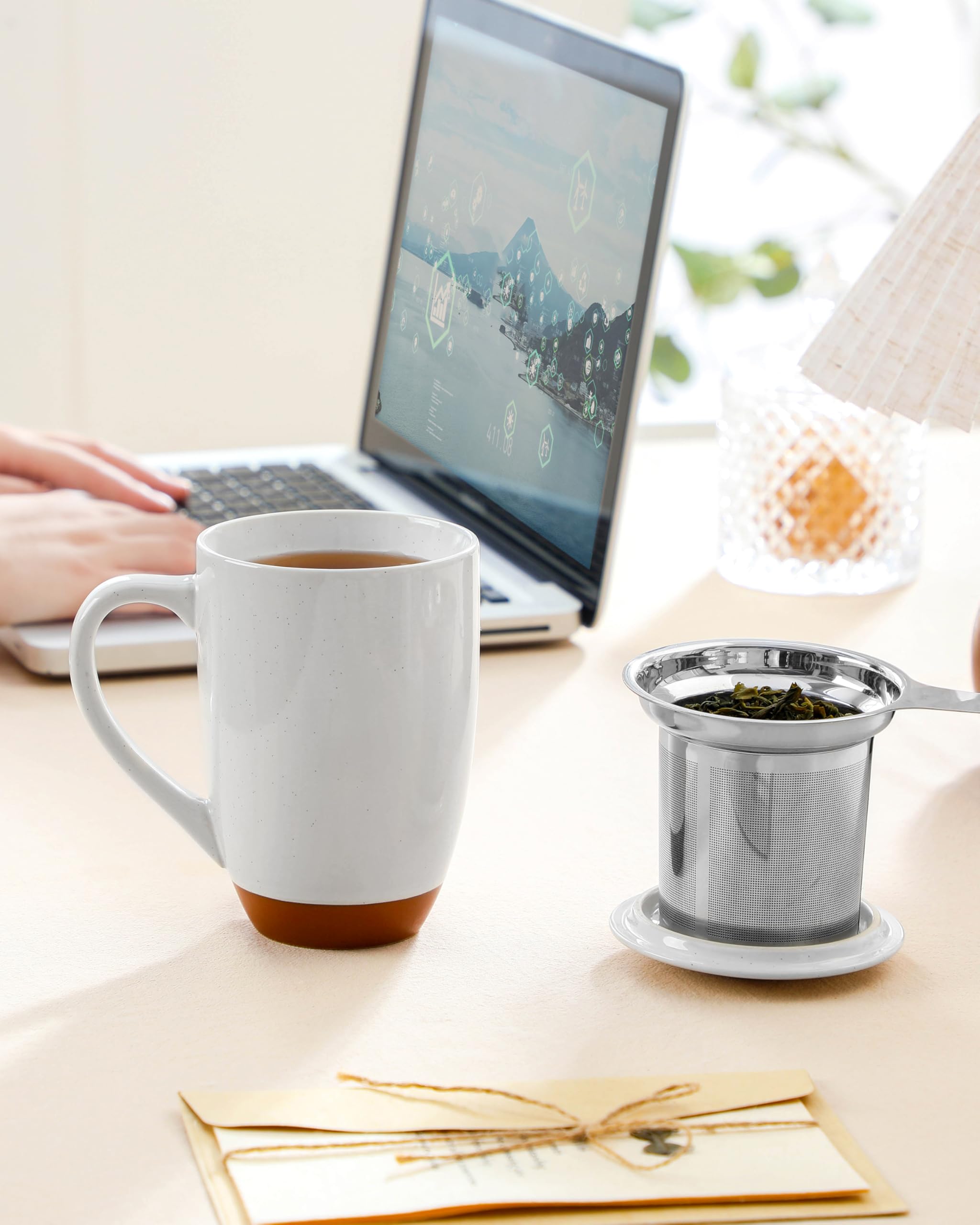 MALACASA mug in use steeping loose-leaf tea for full flavor extraction