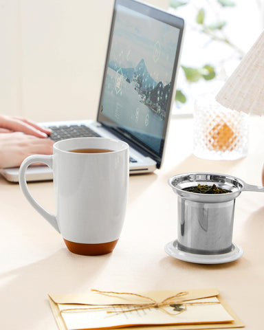 MALACASA mug in use steeping loose-leaf tea for full flavor extraction