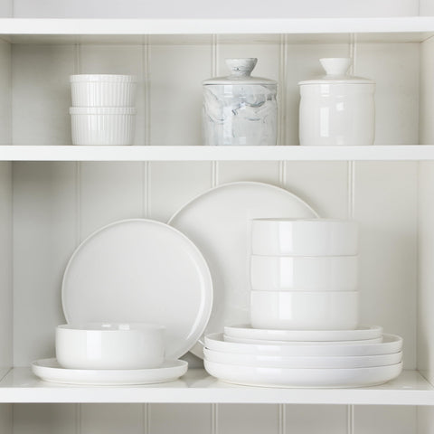 MALACASA plate edge detail, emphasizes sturdy construction and scratch resistance