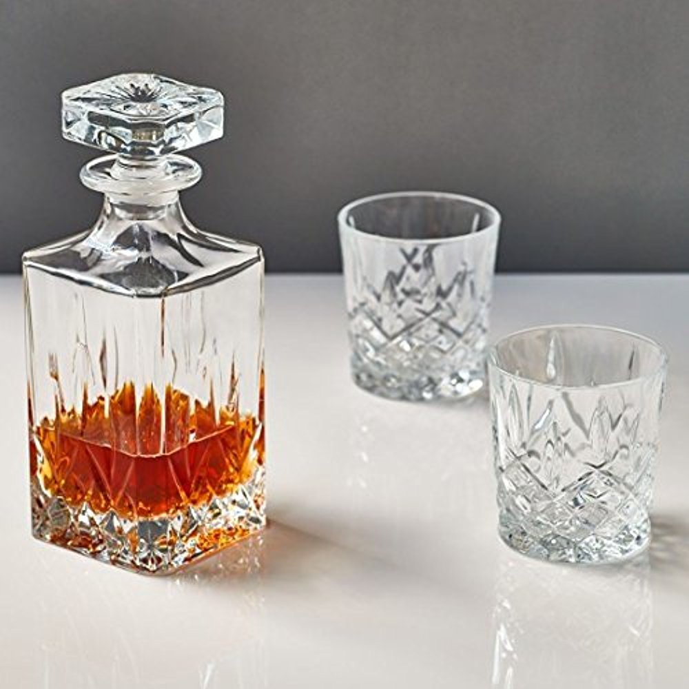 Marquis by Waterford close-up of decanter stopper highlighting precise wedge cut and airtight benefit