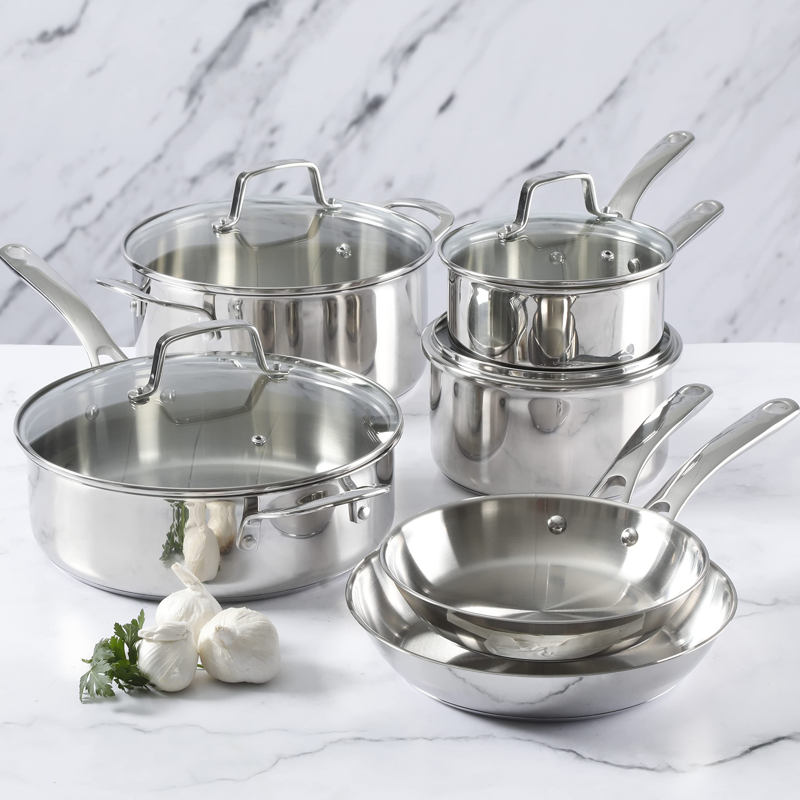 Martha Stewart Castelle etched interior fill lines detail for accurate measuring and easy portioning