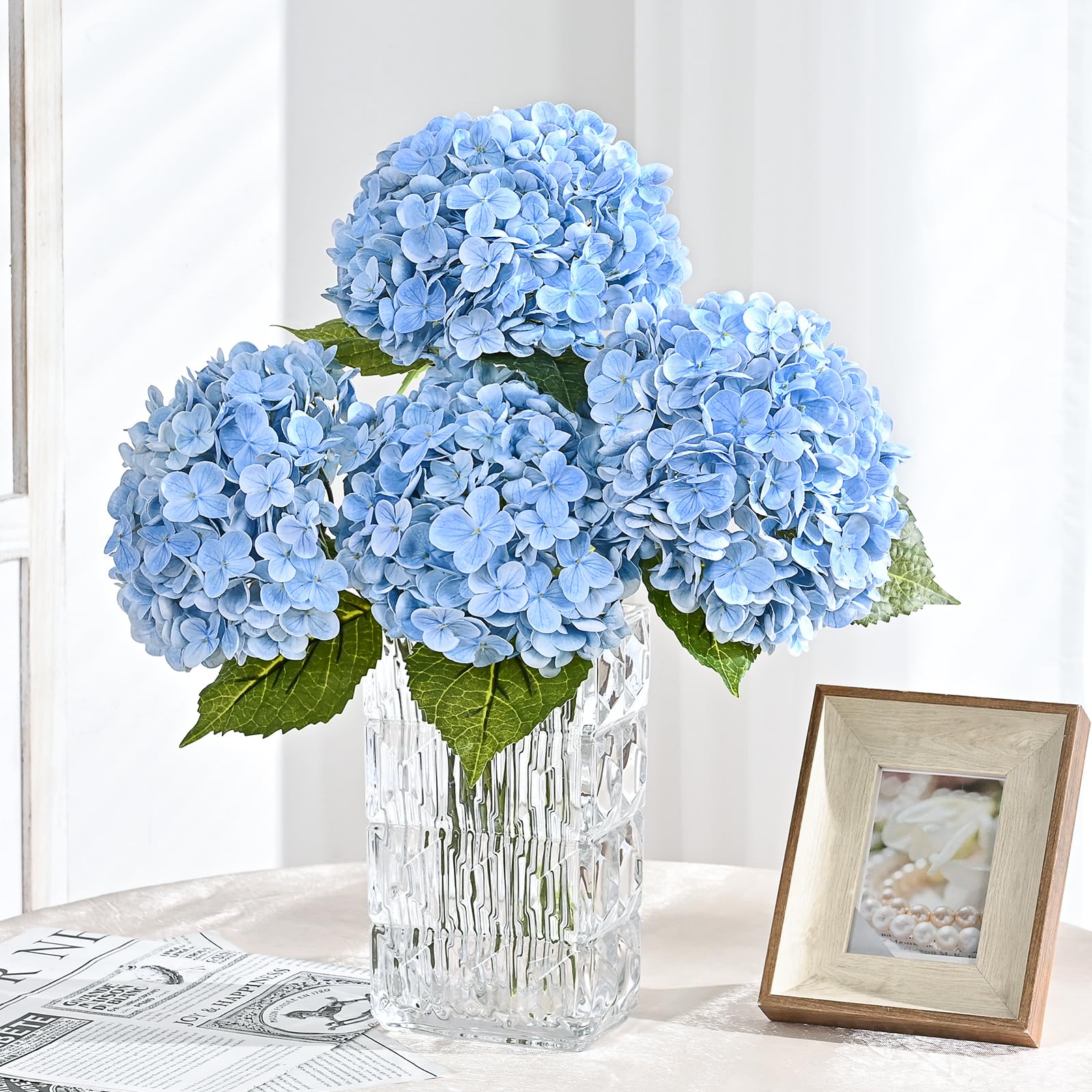 MARTINE MALL stem wire detail highlighting bendable stem for custom vase heights