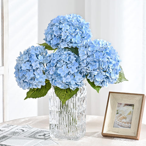 MARTINE MALL stem wire detail highlighting bendable stem for custom vase heights