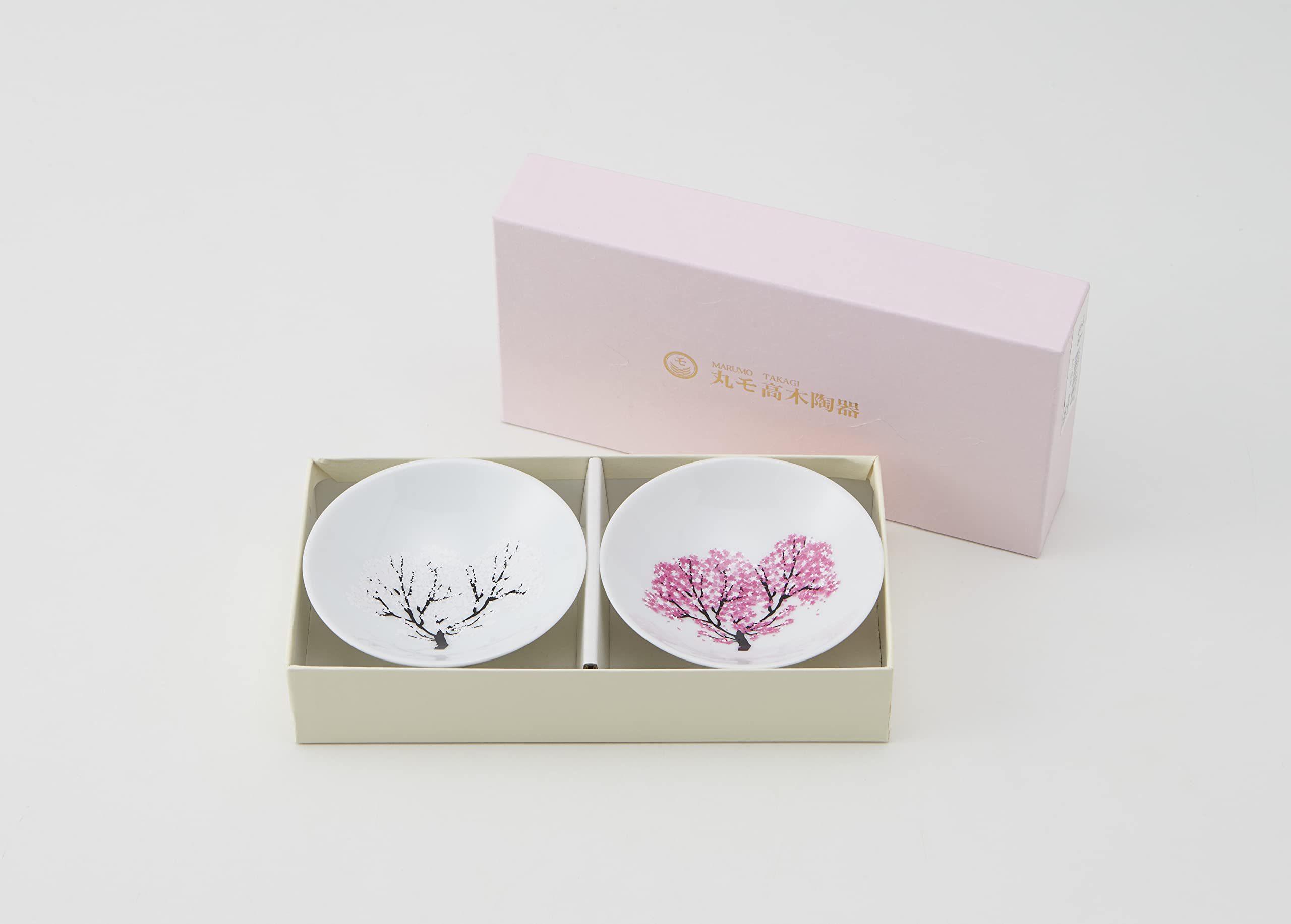 丸モ高木陶器 close-up of cherry blossom pattern and porcelain texture revealing fine detail