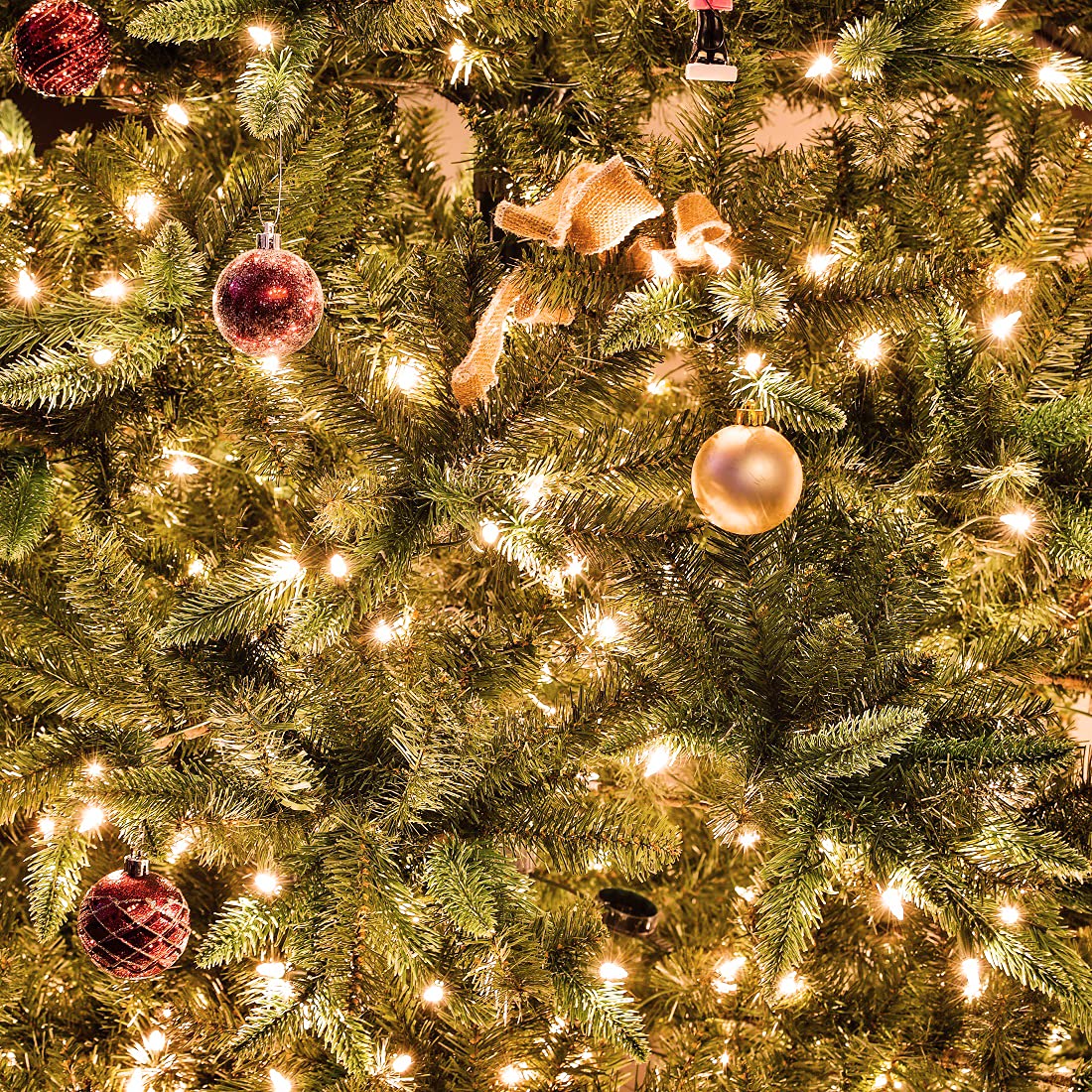 MASHANG string lights wrapped around a small Christmas tree adding cozy lighting