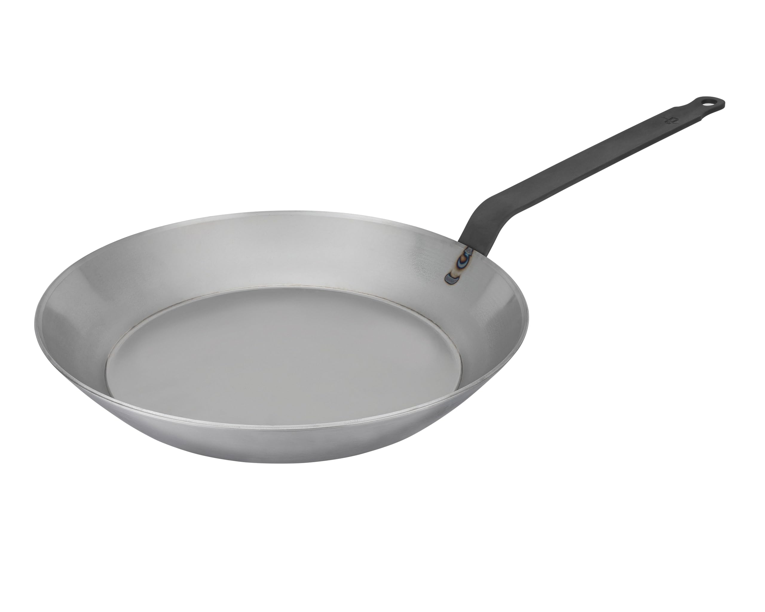 Matfer pan front view showing sleek carbon steel and cooking edge for even heat