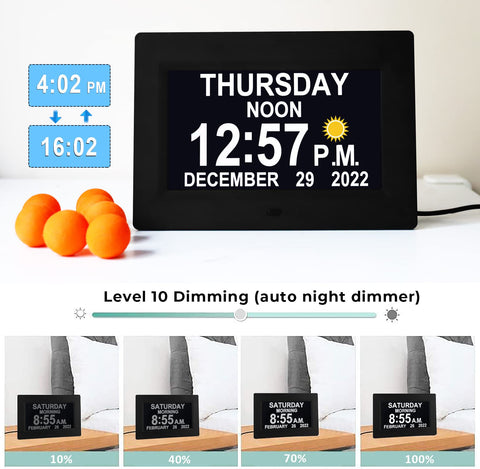 MAXCULUX photo playback from USB displaying family image, personalizes device