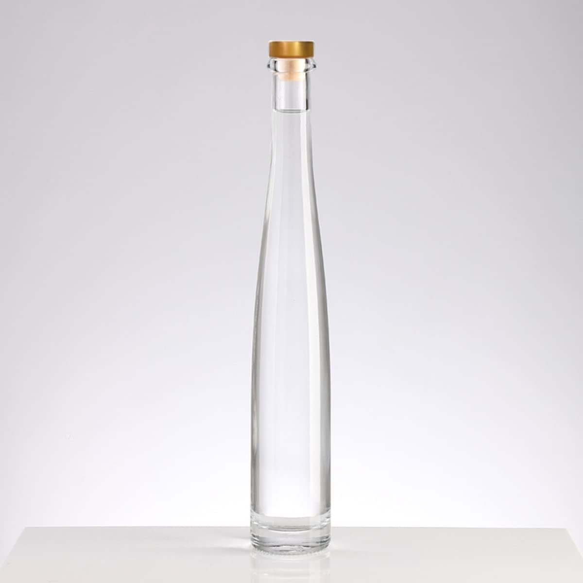 MAYPINK close-up of bottle neck and cork demonstrating secure fit and leak reduction