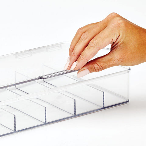 mDesign close-up of clear plastic highlighting durable clarity benefit