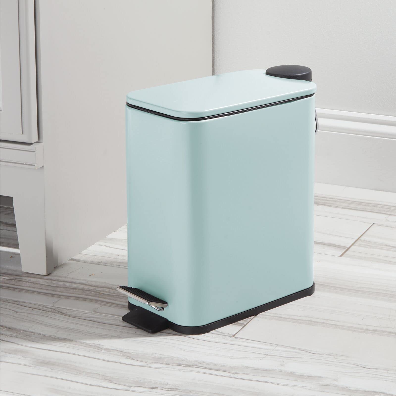 mDesign close-up of step pedal highlighting hands-free convenience and durability