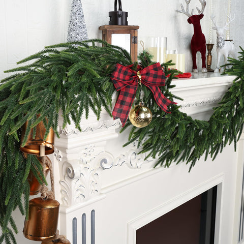 MDSTBN table centerpiece styling with garland enhancing decor