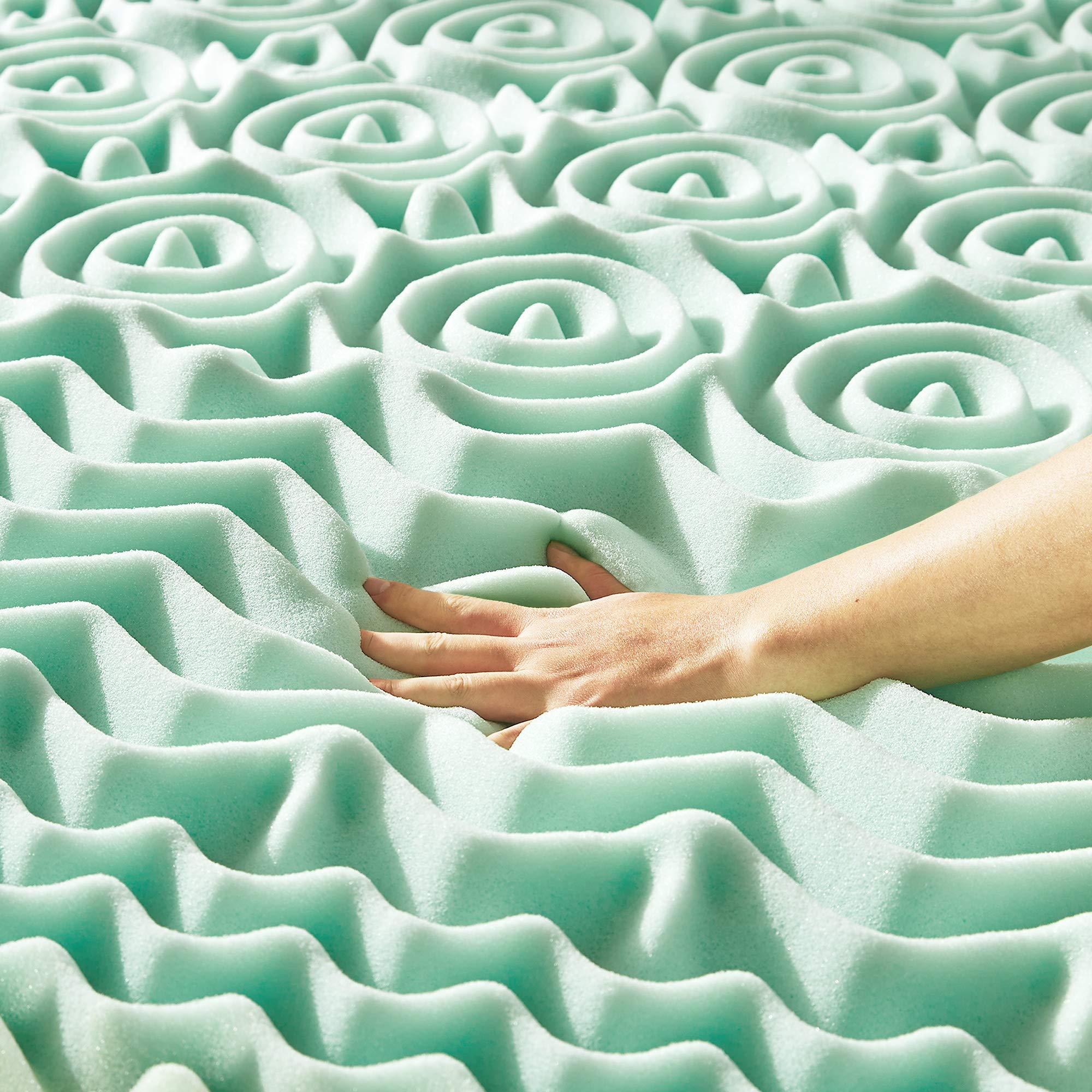 Mellow close-up of the 5-zone foam texture for targeted support
