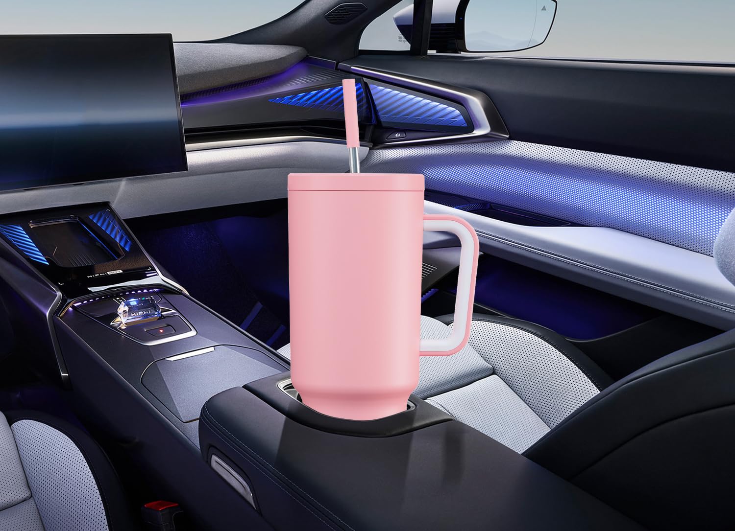 Meoky in outdoor setting conveying portability and long-lasting temperature control