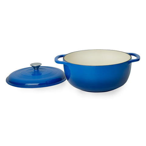 Mercer Culinary lid close-up highlighting tight fit and steam circulation benefit