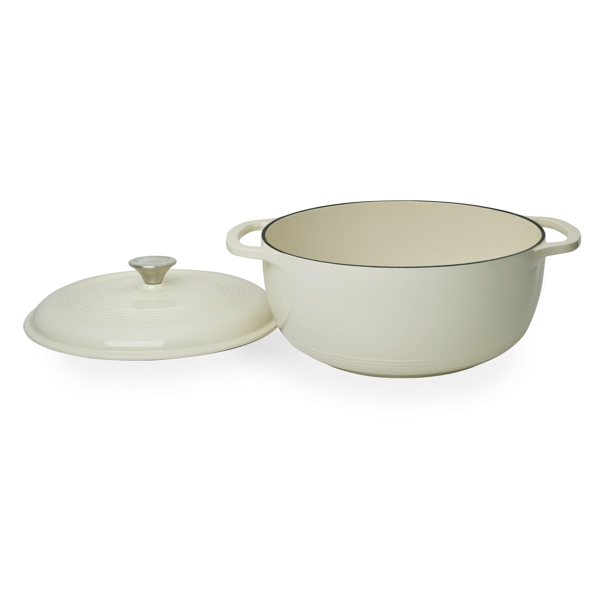 Mercer Culinary lid close-up showing snug fit and steam-circulating design for moist cooking