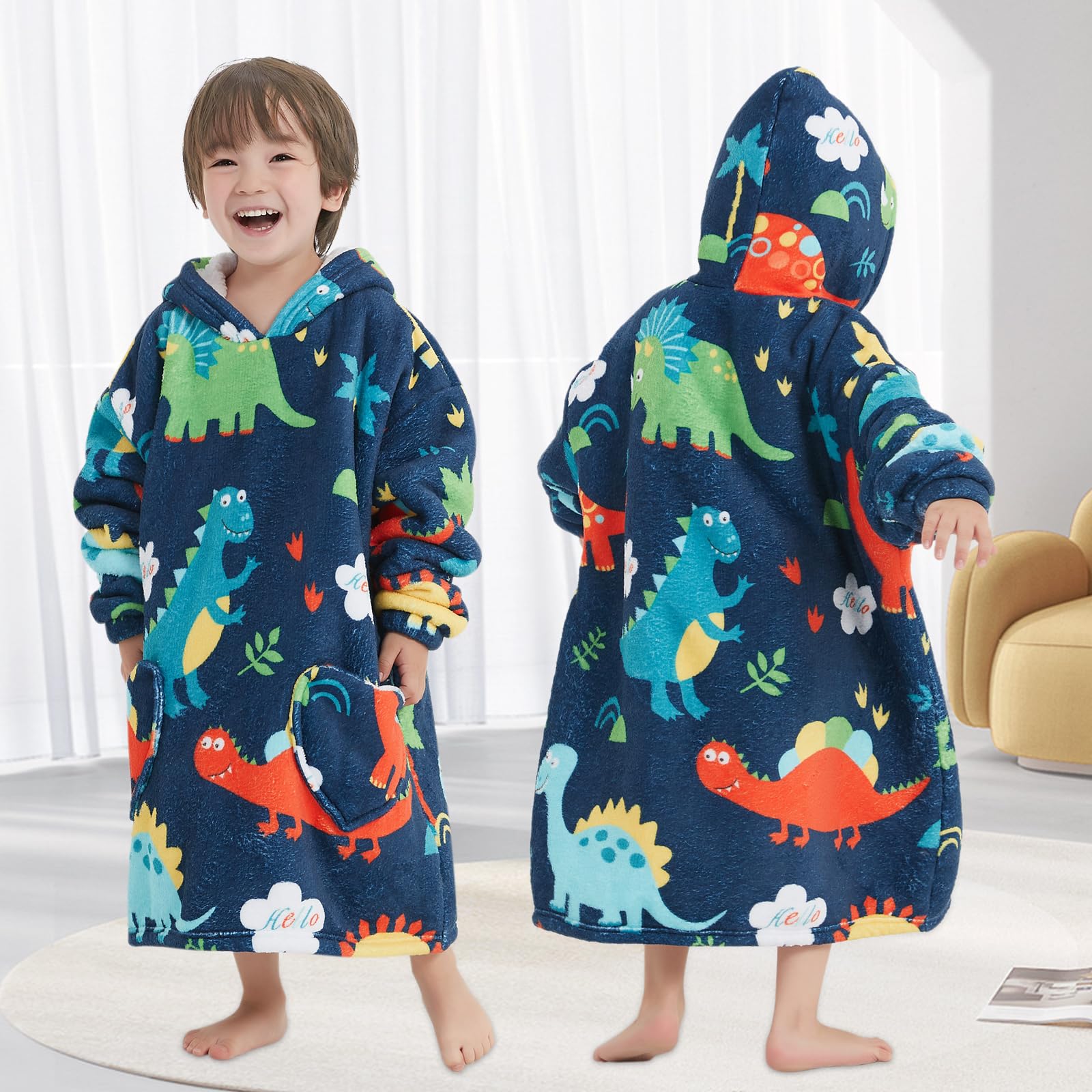 Mewkou large pocket detail offering storage and hand warmth