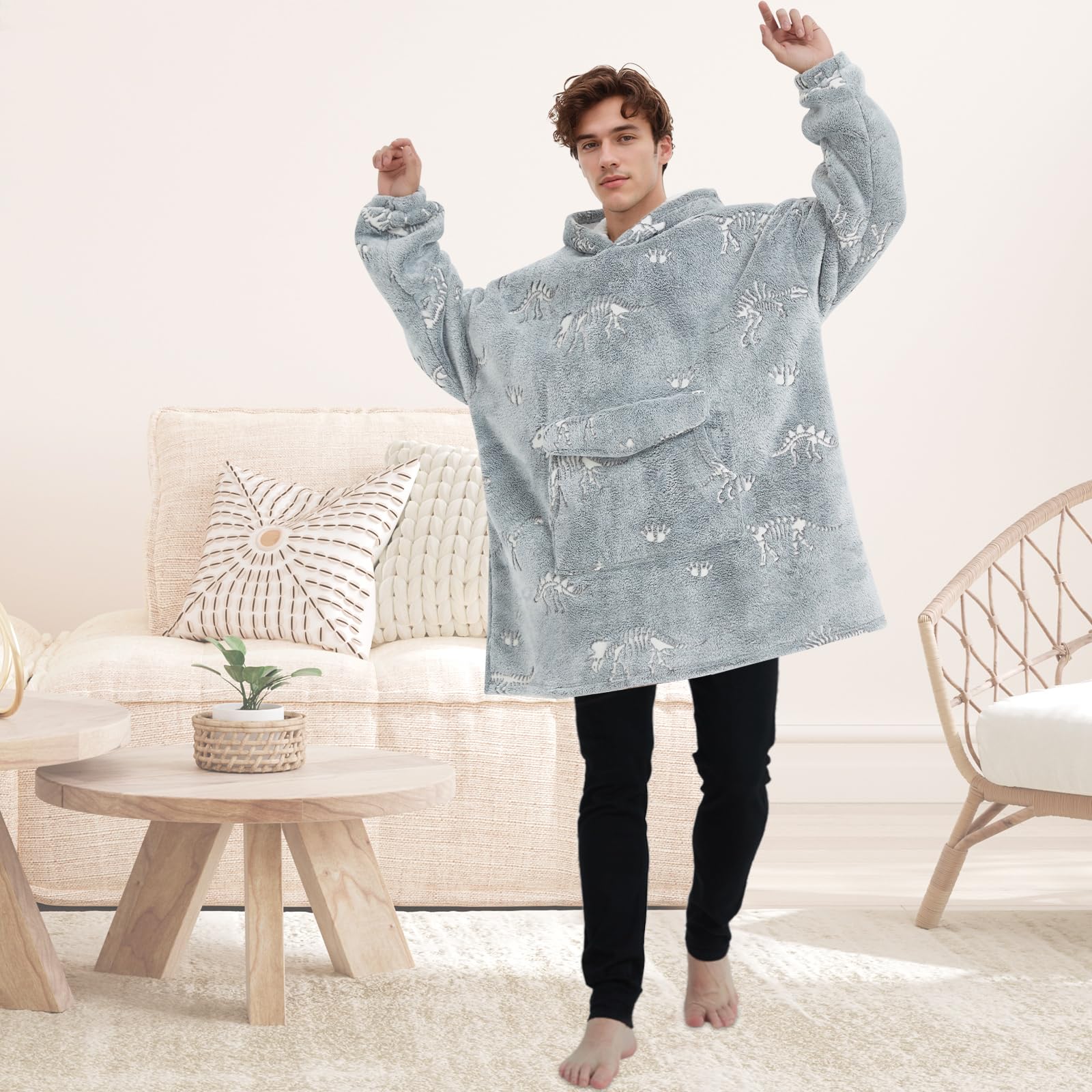 Mewkou vacuum-packed hoodie with care label for washing and maintenance