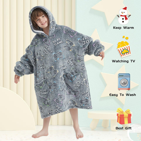 Mewkou pocket detail with hands showing secure storage and comfort