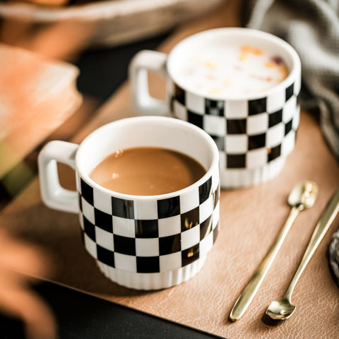 Miamolo set on a kitchen table illustrating stylish serving presentation