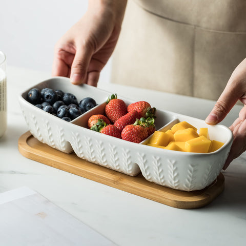 Miamolo wooden tray detail showing grain and sturdy frame for safe carrying