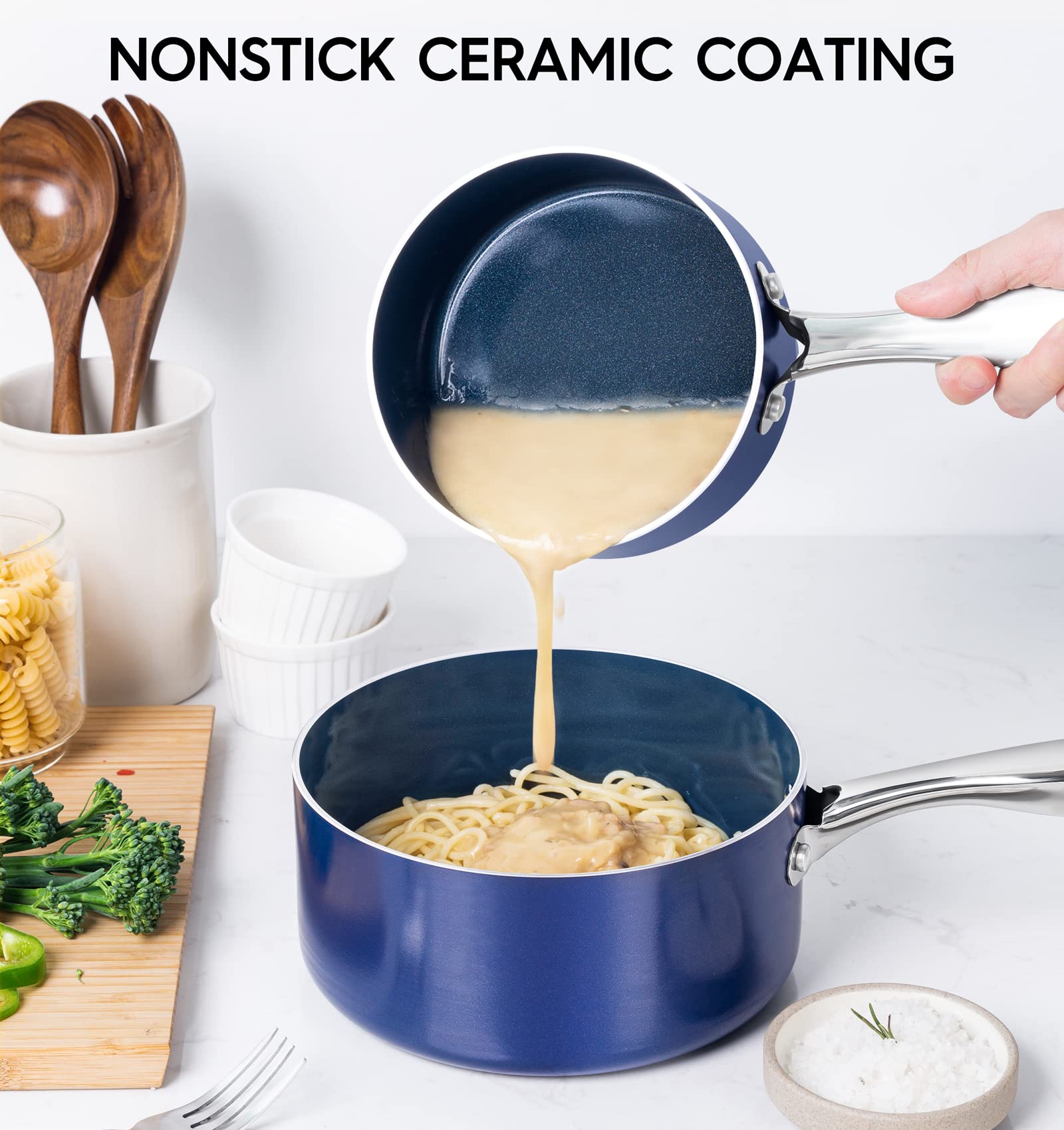 MICHELANGELO ceramic nonstick interior close-up for easy release and effortless cleaning benefit