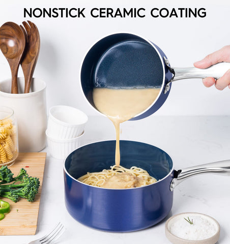 MICHELANGELO ceramic nonstick interior close-up for easy release and effortless cleaning benefit