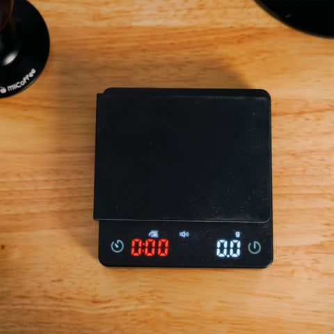 MiiCoffee nano silicone pad close-up protecting scale from heat and adding grip