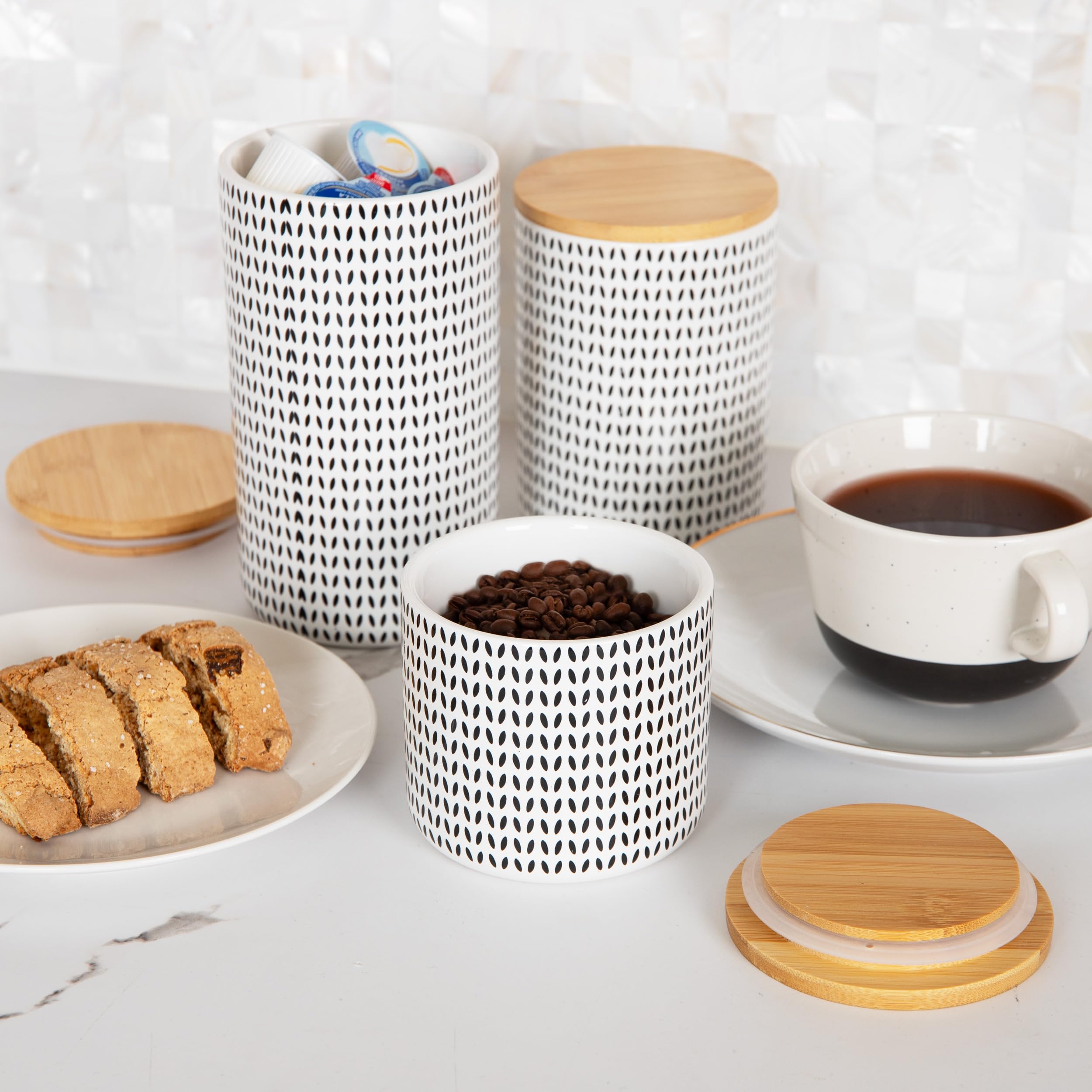 Mind Reader close-up of ceramic texture and lid for durable sealed storage