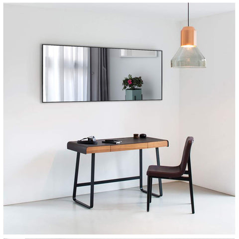 MIRUO in entryway with plant enhances room depth and decorative impact