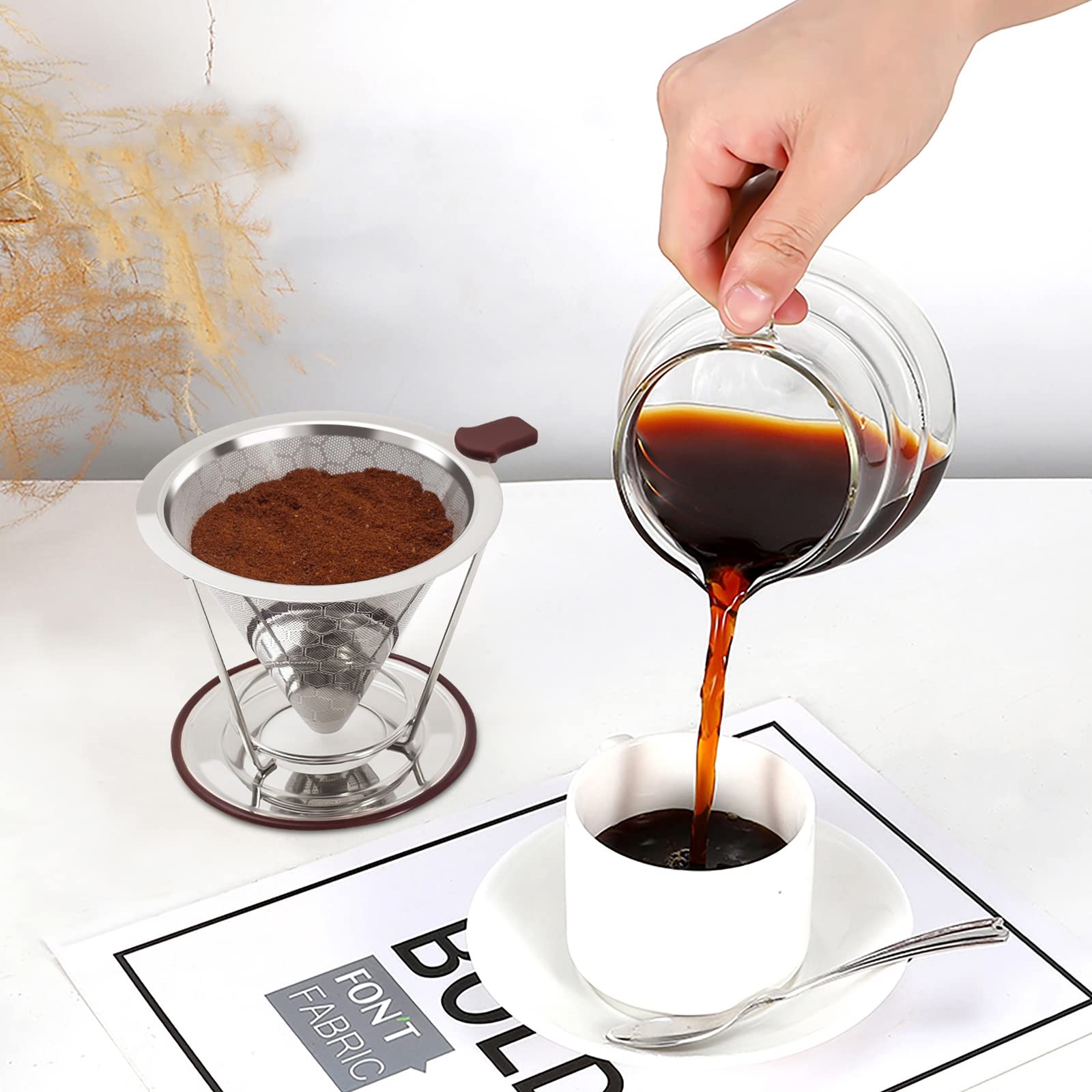 MISETTO cone placed on Chemex carafe illustrating wide-fit compatibility and brewing versatility