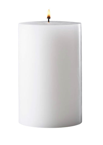 Mister Candle surface remains clean after burning demonstrating dripless design