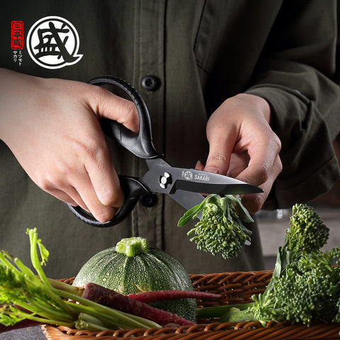 MITSUMOTO SAKARI ergonomic handle held comfortably showing less hand strain benefit