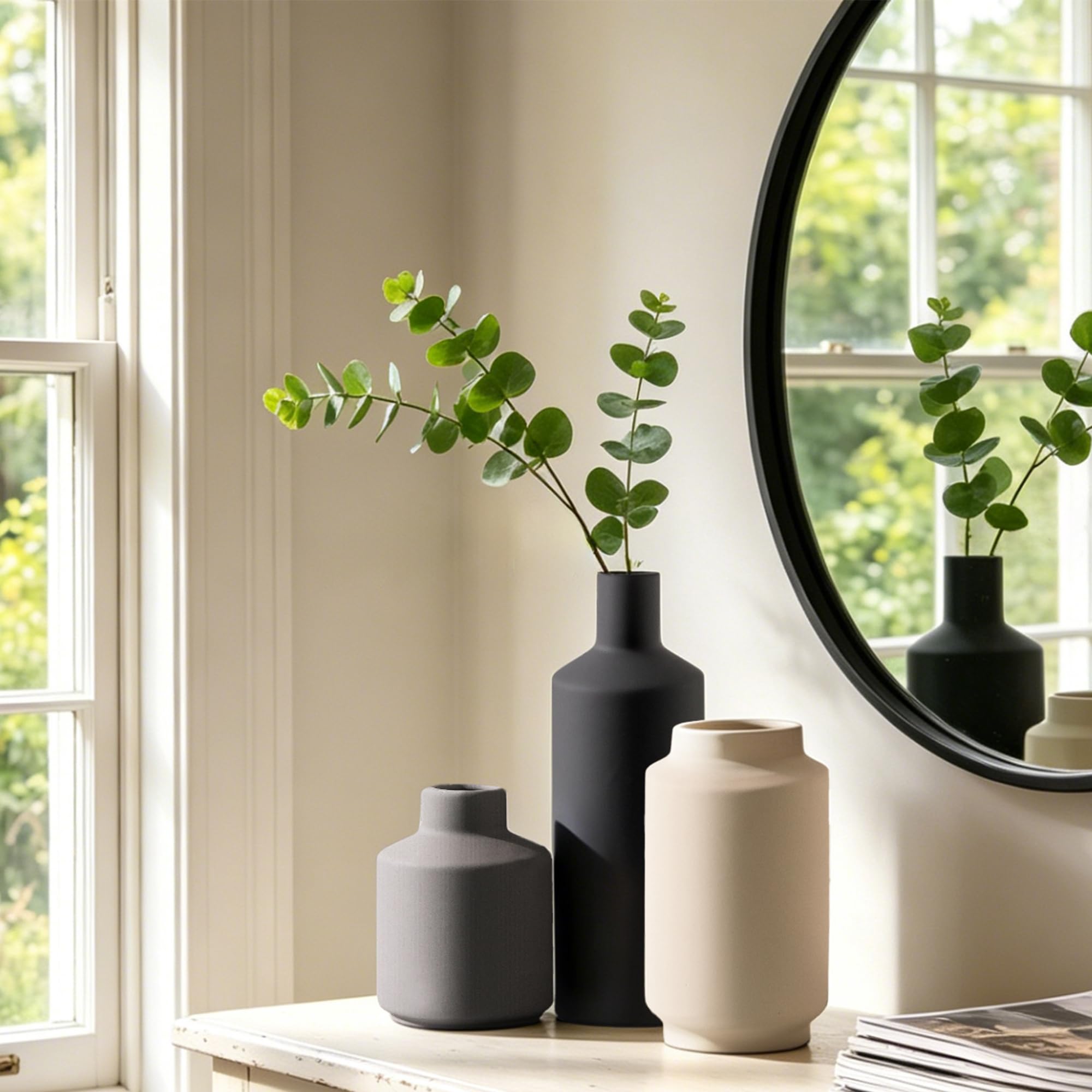 Mitt&Ditt medium vase detail showing shape and subtle glaze for versatile styling