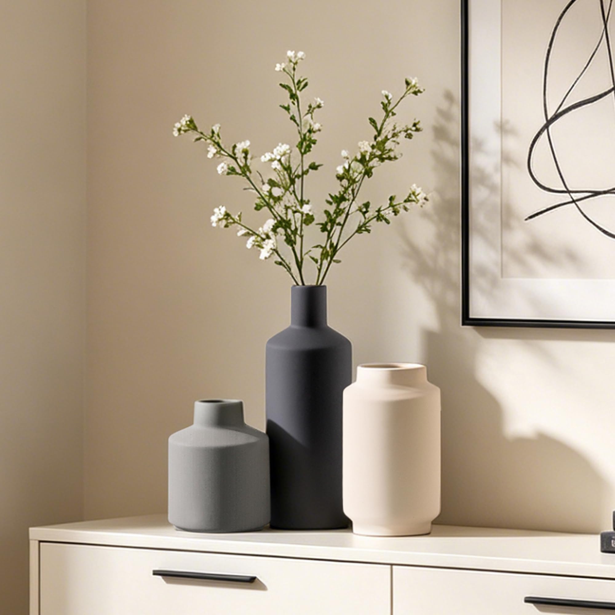 Mitt&Ditt short vase close-up showing compact form ideal for bud arrangements