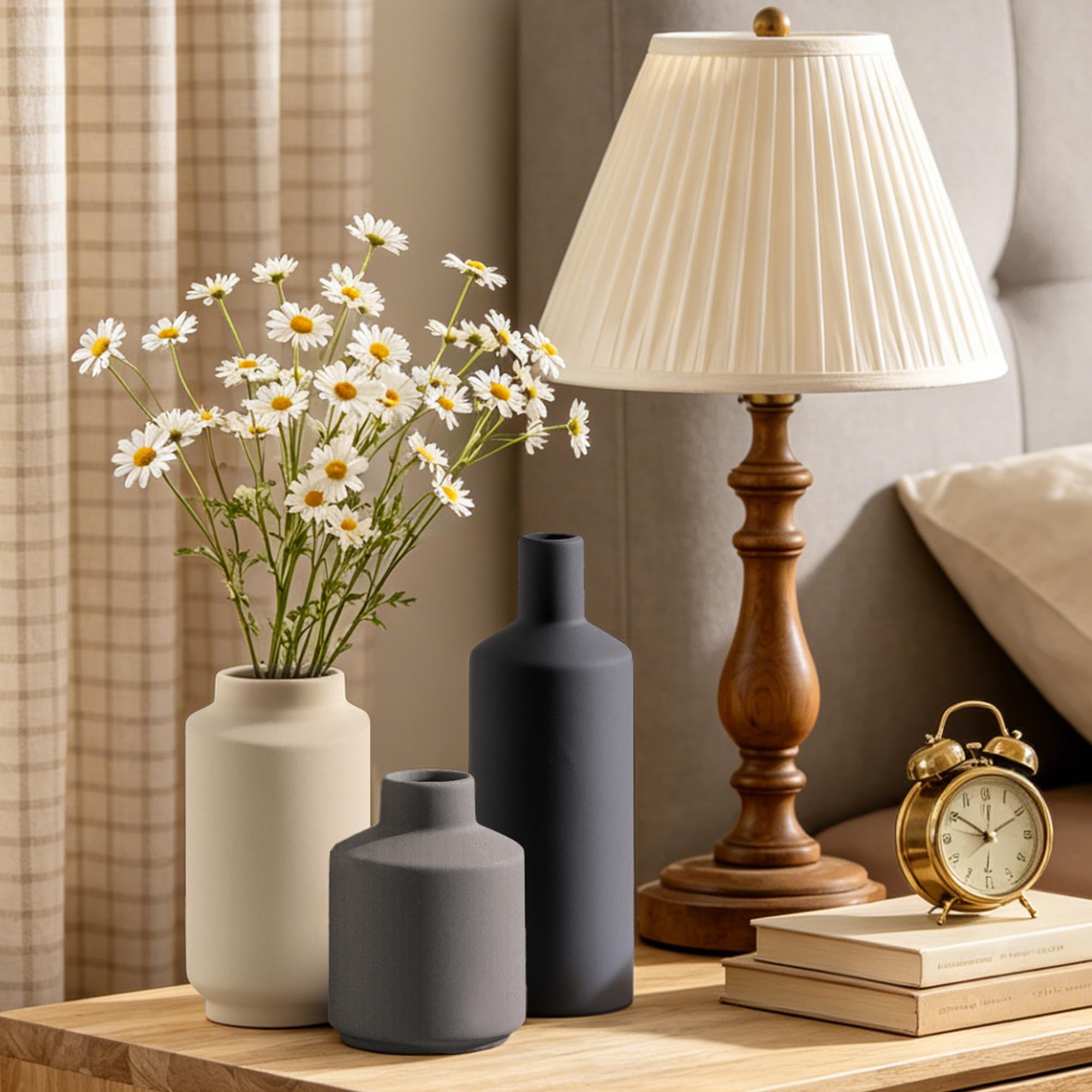 Mitt&Ditt tall vase close-up highlighting matte texture and waterproof interior