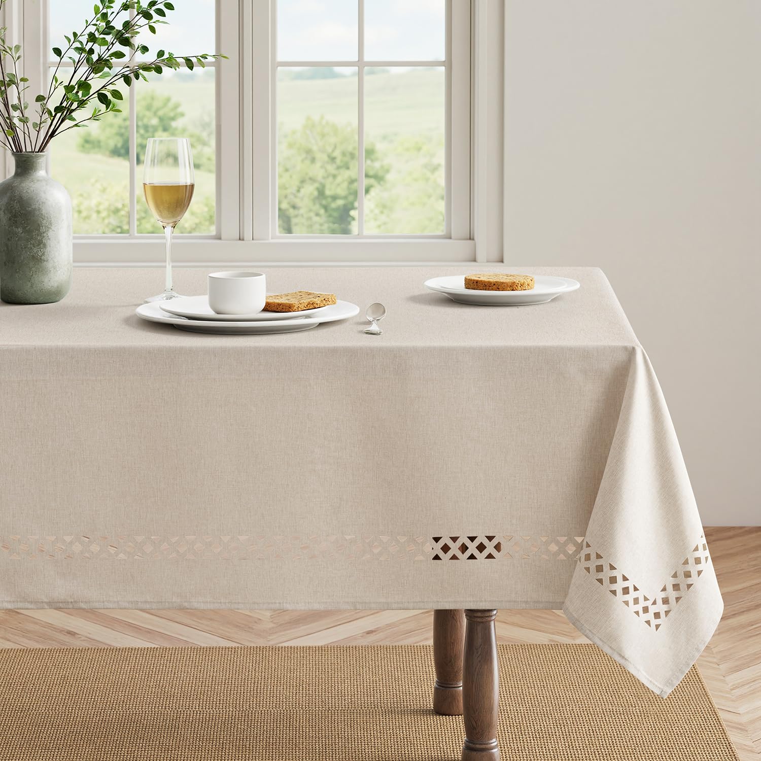 MIULEE cutout border close-up highlighting decorative pattern and style