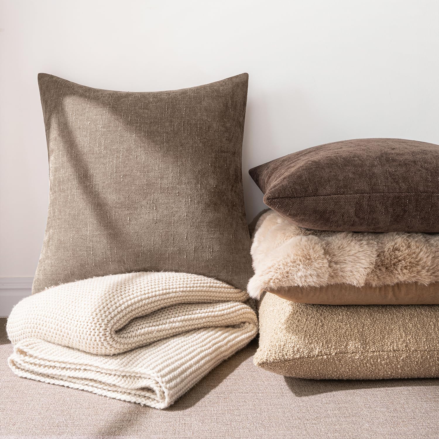 MIULEE close-up of chenille texture highlights soft touch and durable weave