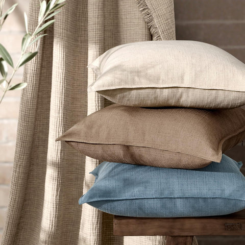 MIULEE comparison showing 26x26 sham scale against standard square pillow for proportion