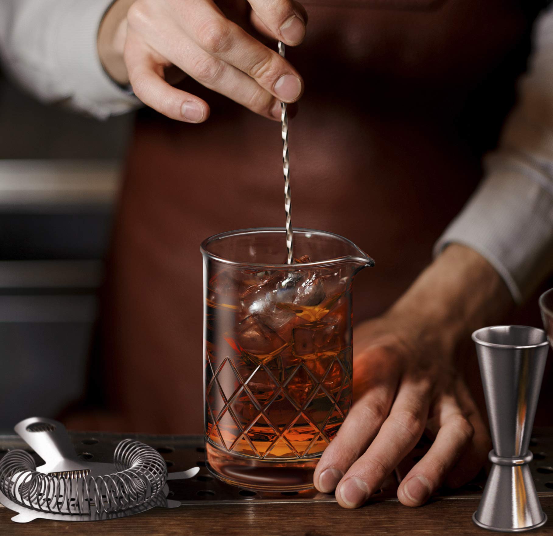 Mofado stainless jigger and strainer detail delivers precise pours benefit