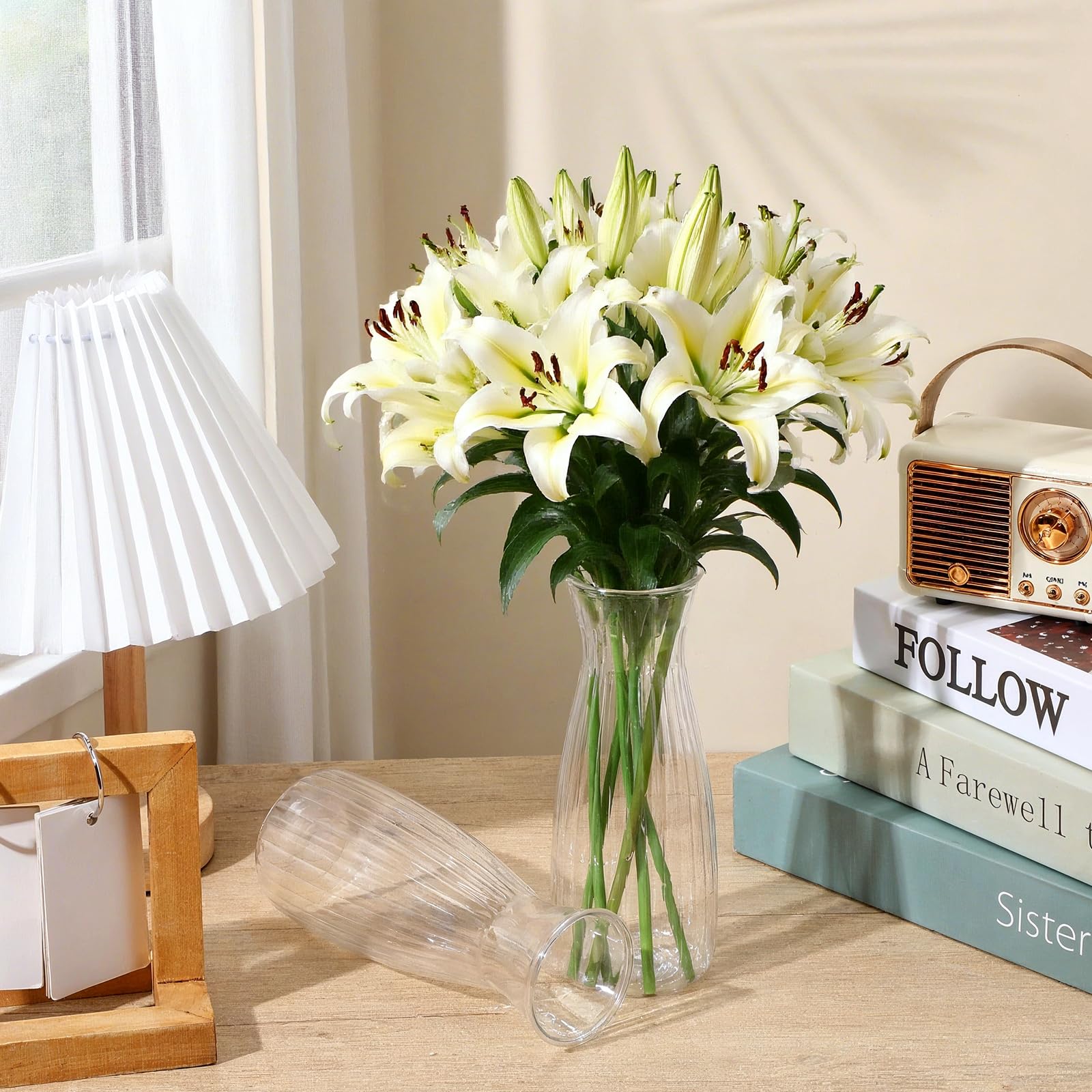 Molain clustered vases as centerpiece creating uniform event styling
