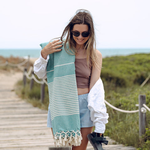 MOMOMUS beach picnic setup showing versatile outdoor use