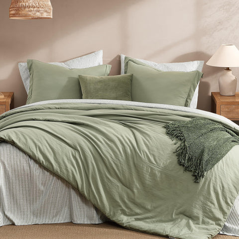 Monbix close-up of comforter stitching, highlights durable seams and soft texture